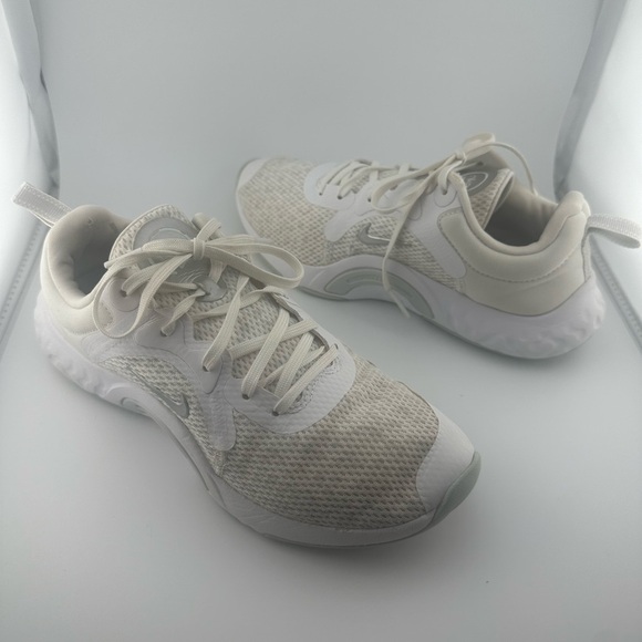 NIKE renew girls/kids/youth gray/white lace up sneakers/shoes size 5.5 - Picture 2 of 7